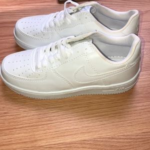 White nike Air Force 1